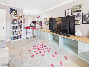 LIVING ROOM- click for photo gallery